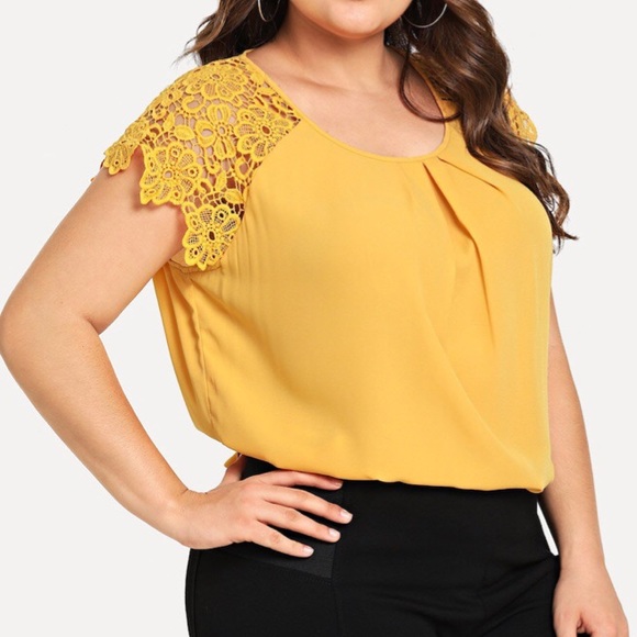 ➕lace shoulder top - Picture 3 of 6